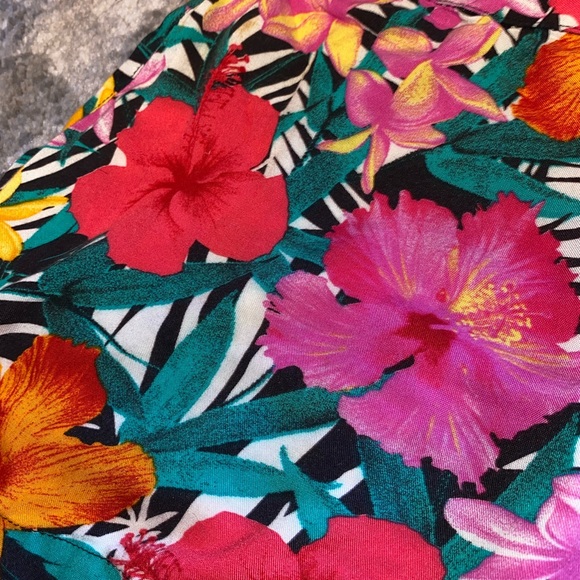 H&M Floral Shorts! - Picture 6 of 6